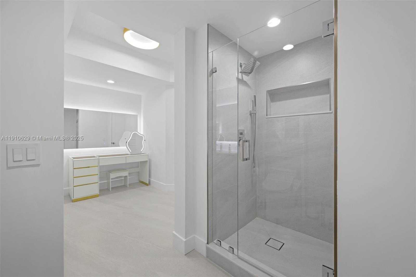 Small Image of 4779 COLLINS AVE #3206, Miami Beach Number 7