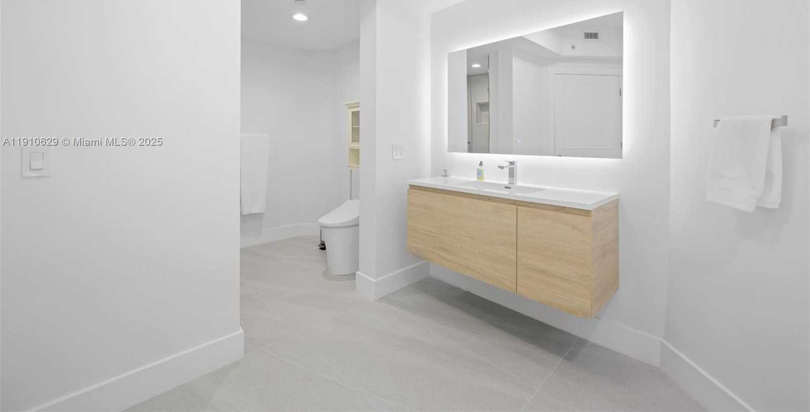 Small Image of 4779 COLLINS AVE #3206, Miami Beach Number 8