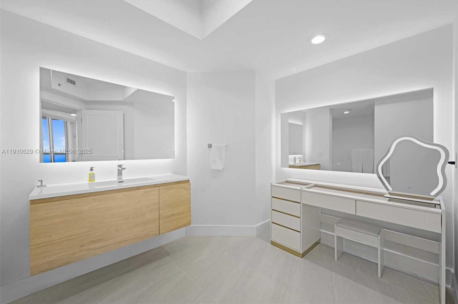 Small Image of 4779 COLLINS AVE #3206, Miami Beach Number 9