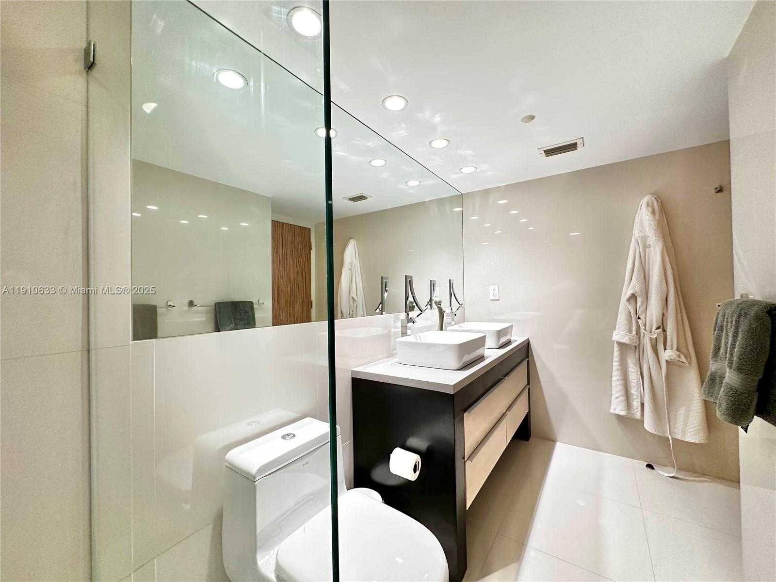 Small Image of 7330 OCEAN TER #11-A, Miami Beach Number 21