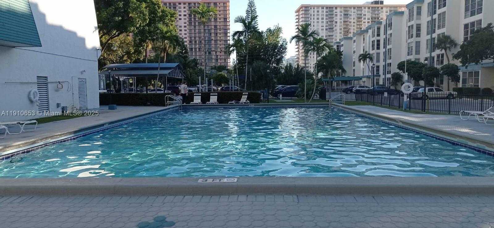 Small Image of 17570 ATLANTIC BLVD #517, Sunny Isles Beach Number 12