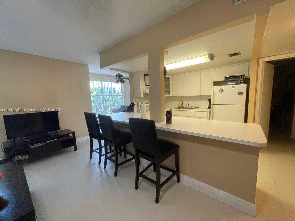 Small Image of 17570 ATLANTIC BLVD #517, Sunny Isles Beach Number 2