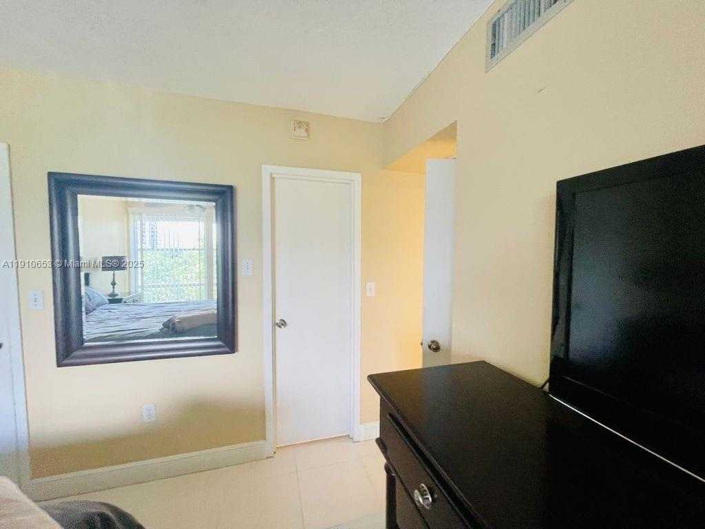Small Image of 17570 ATLANTIC BLVD #517, Sunny Isles Beach Number 4