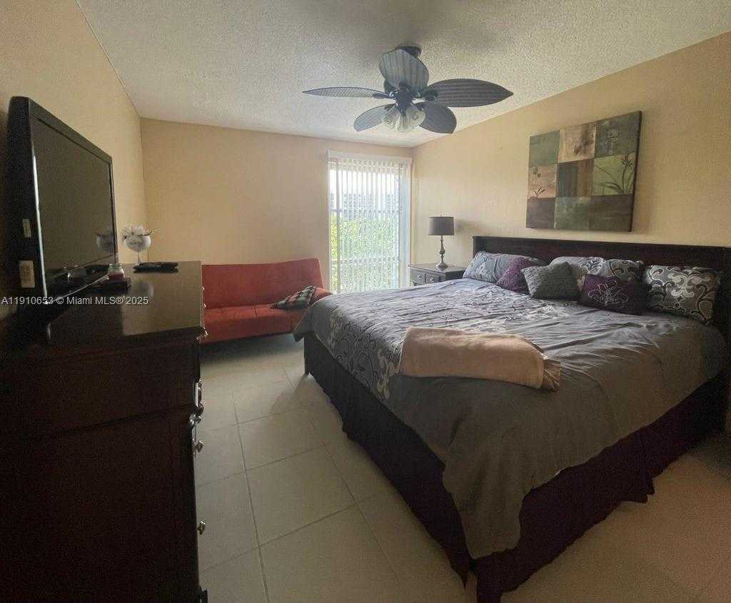 Small Image of 17570 ATLANTIC BLVD #517, Sunny Isles Beach Number 6