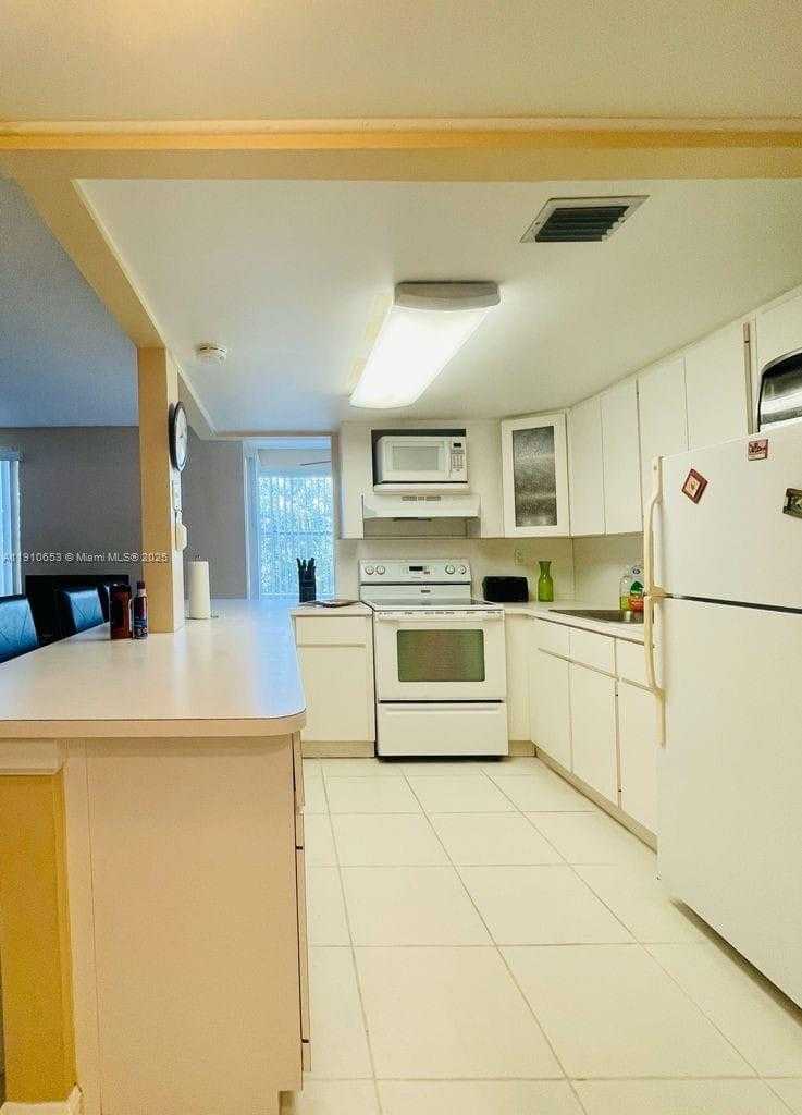 Small Image of 17570 ATLANTIC BLVD #517, Sunny Isles Beach Number 9