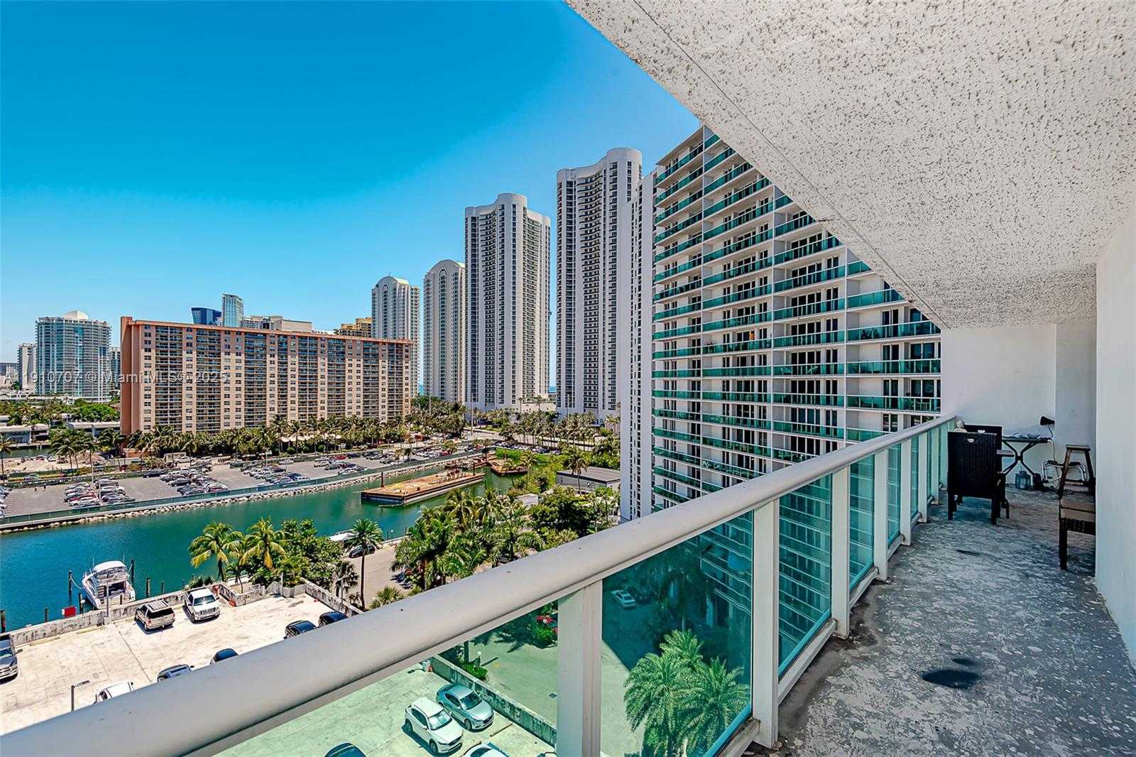 Small Image of 100 BAYVIEW DR #1028, Sunny Isles Beach Number 1
