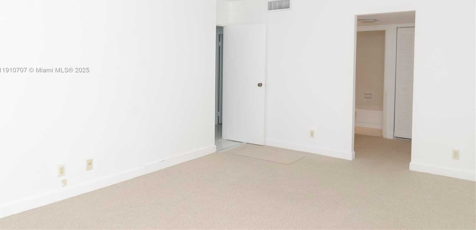 Small Image of 100 BAYVIEW DR #1028, Sunny Isles Beach Number 12