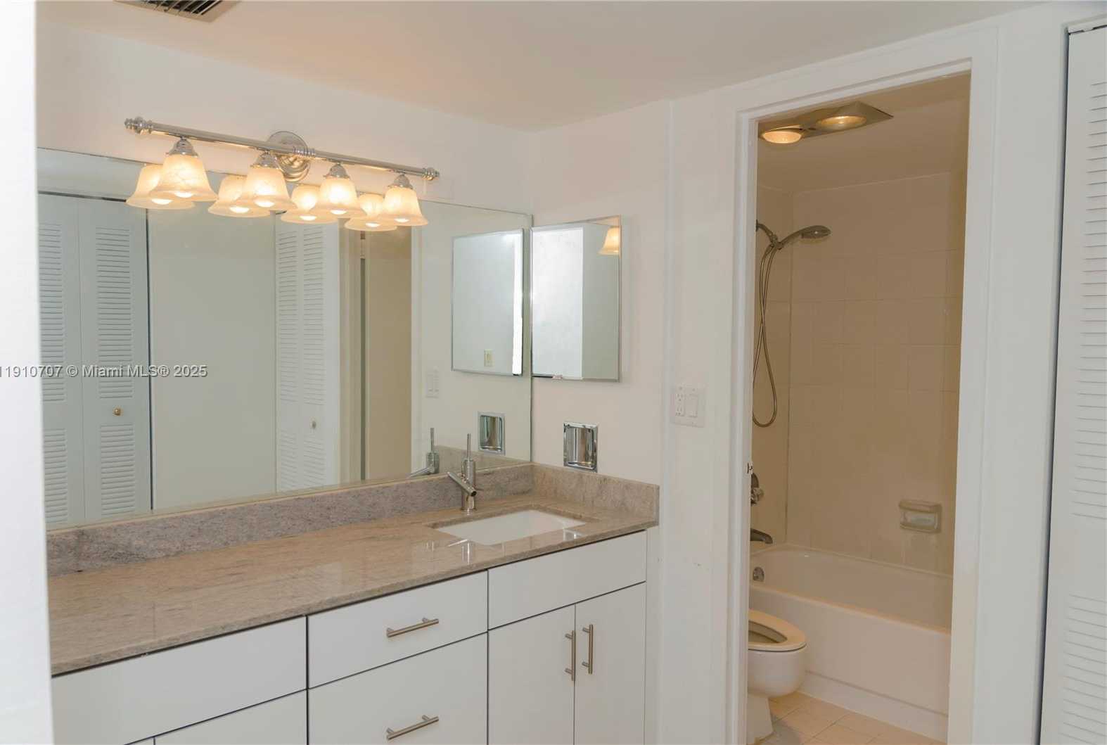 Small Image of 100 BAYVIEW DR #1028, Sunny Isles Beach Number 13