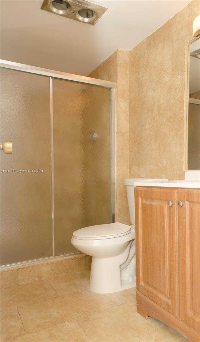 Small Image of 100 BAYVIEW DR #1028, Sunny Isles Beach Number 19