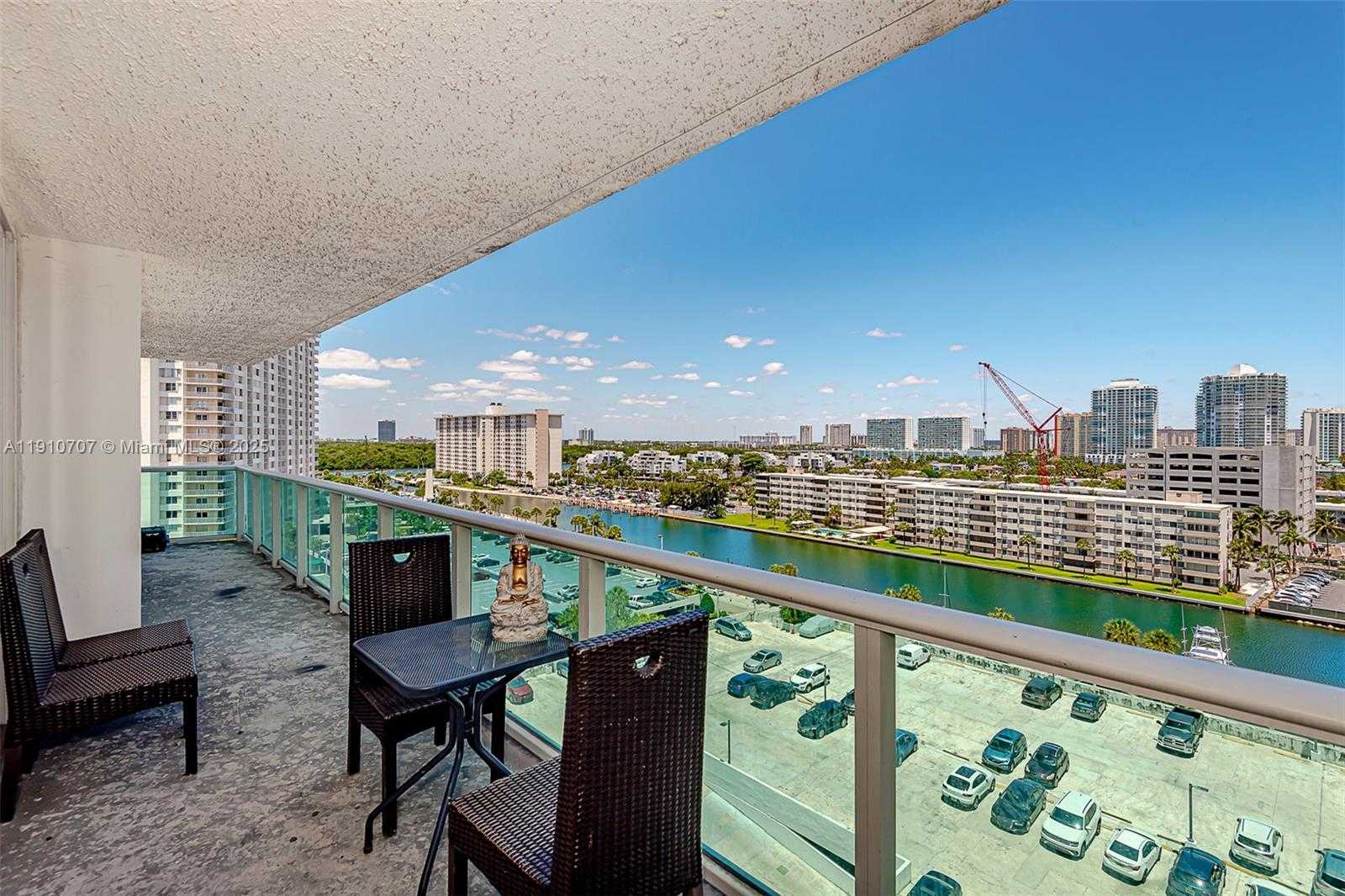 Small Image of 100 BAYVIEW DR #1028, Sunny Isles Beach Number 21