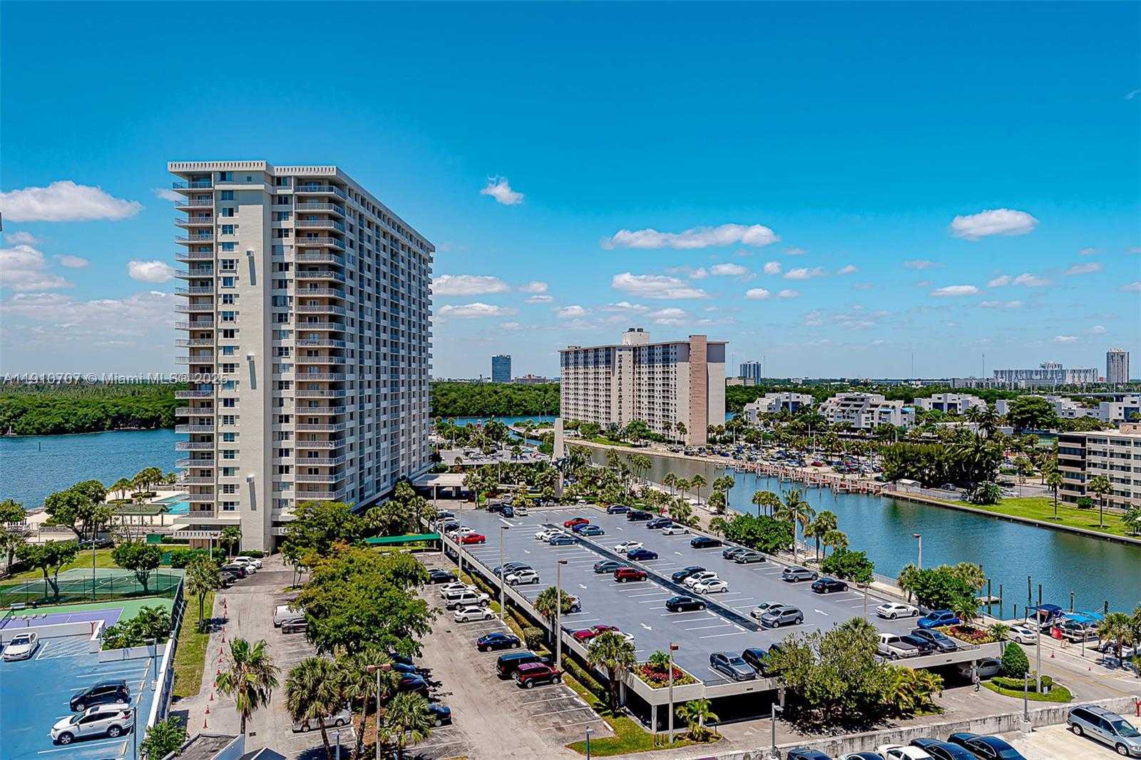 Small Image of 100 BAYVIEW DR #1028, Sunny Isles Beach Number 22