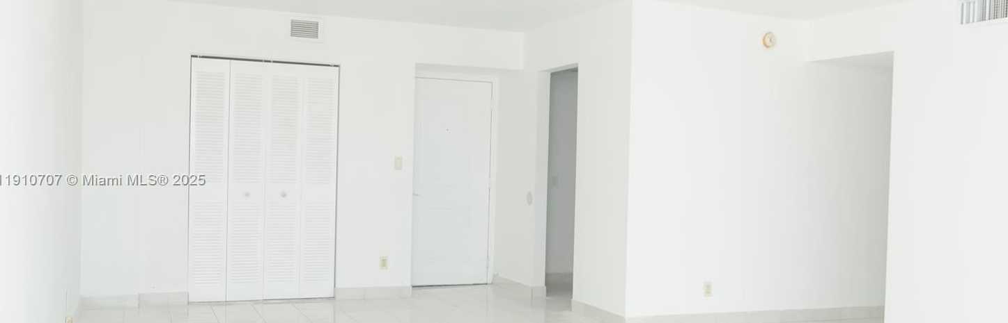 Small Image of 100 BAYVIEW DR #1028, Sunny Isles Beach Number 4