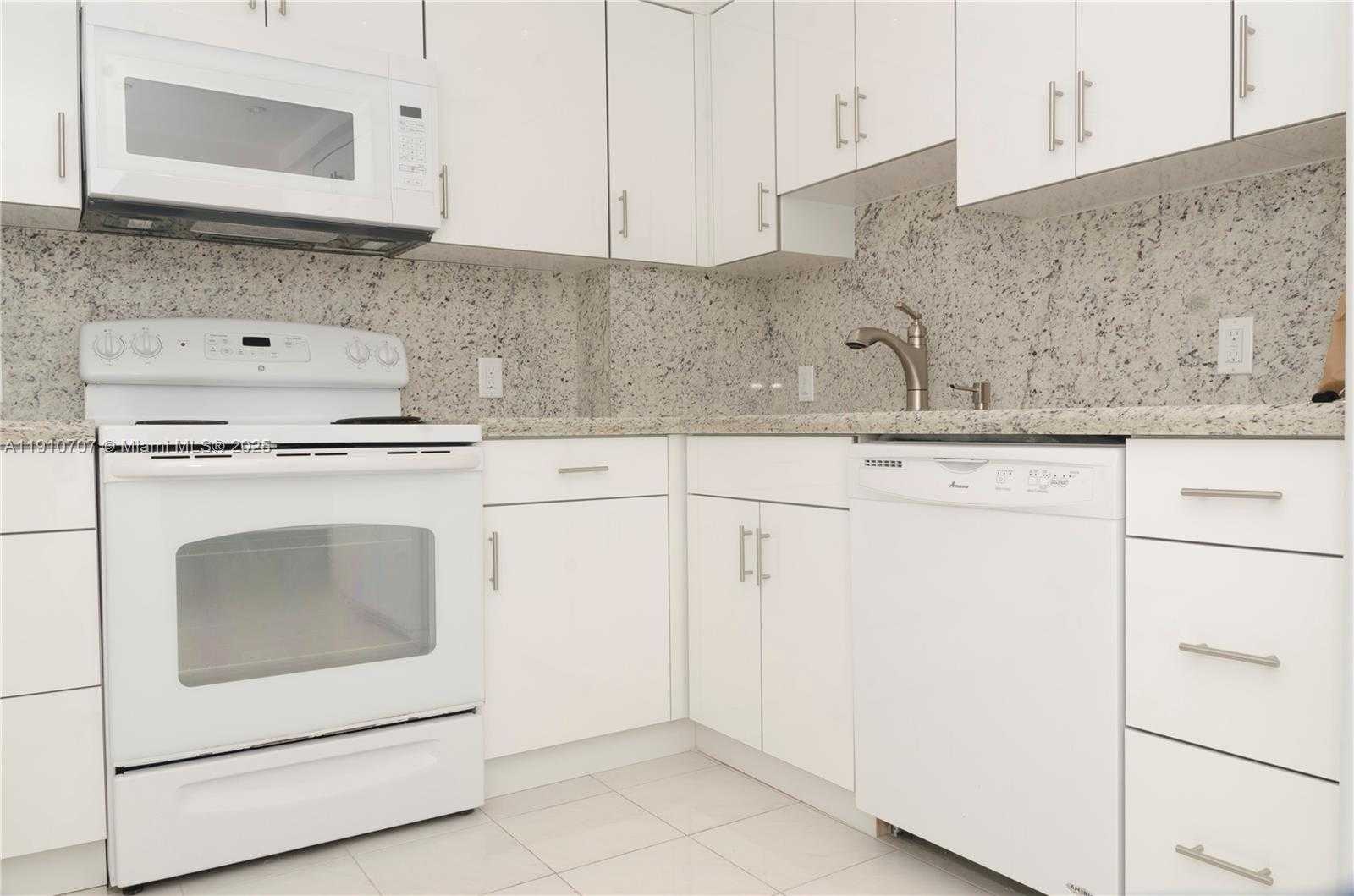 Small Image of 100 BAYVIEW DR #1028, Sunny Isles Beach Number 5