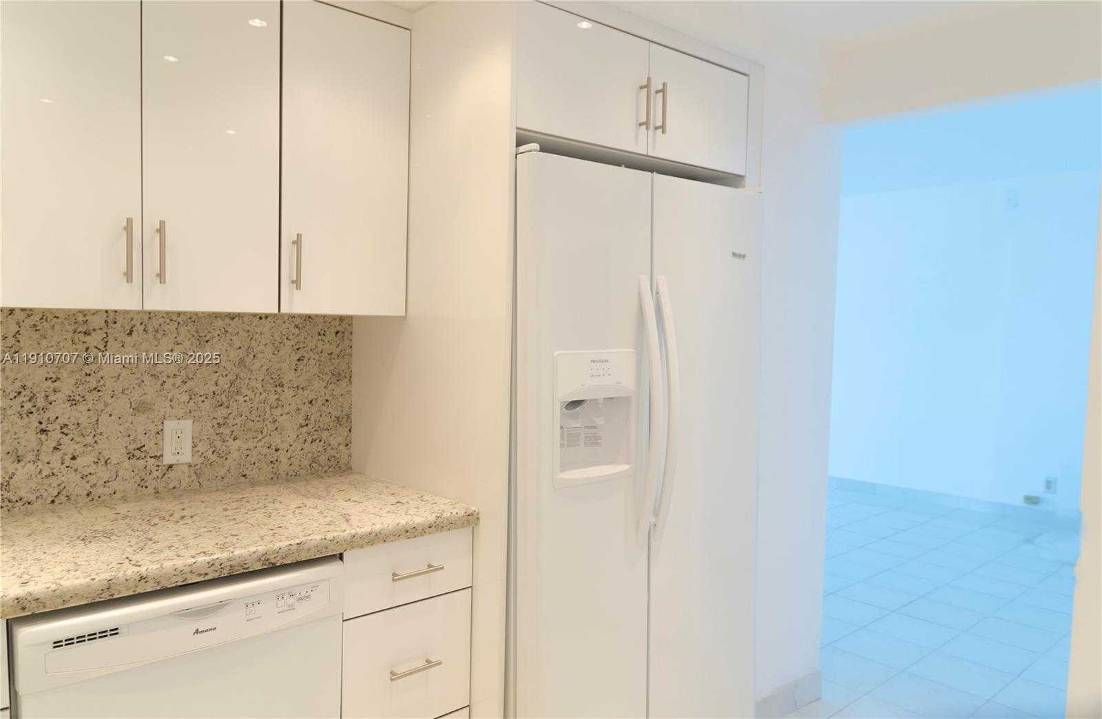 Small Image of 100 BAYVIEW DR #1028, Sunny Isles Beach Number 8