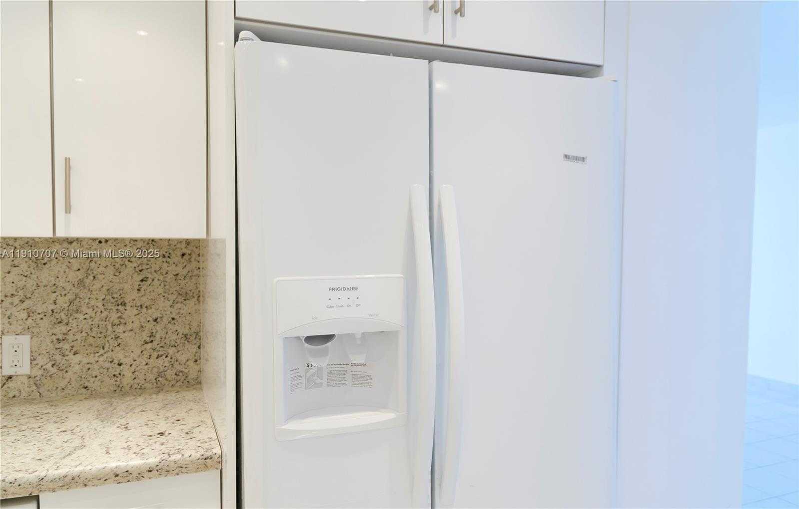 Small Image of 100 BAYVIEW DR #1028, Sunny Isles Beach Number 9