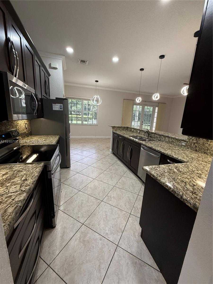 Small Image of 1007 NANDINA DR, Weston Number 17