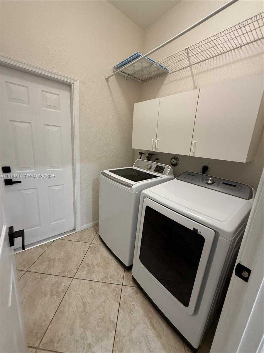 Small Image of 1007 NANDINA DR, Weston Number 33