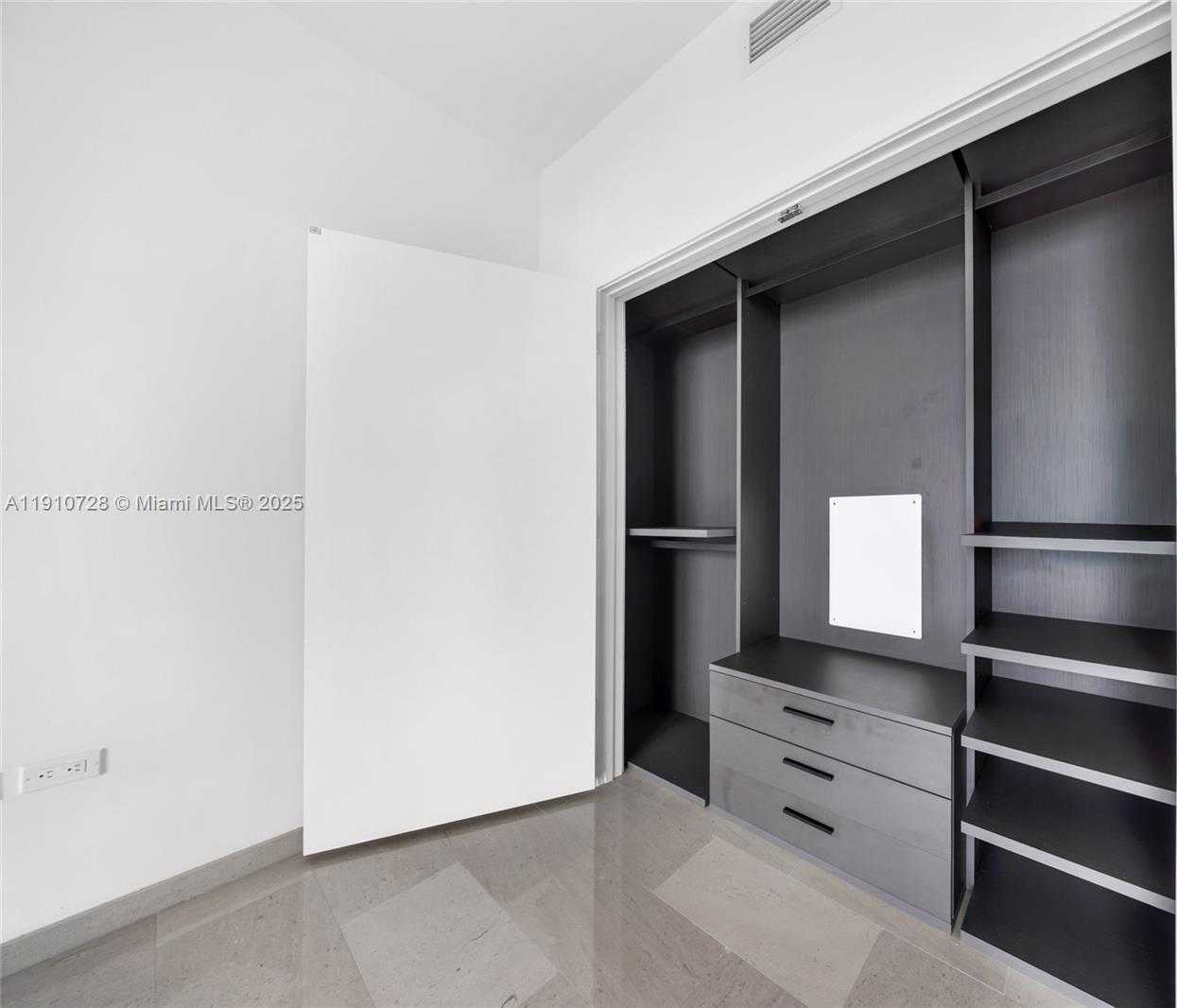 Small Image of 88 SOUTH WEST 7TH ST #1004, Miami Number 24