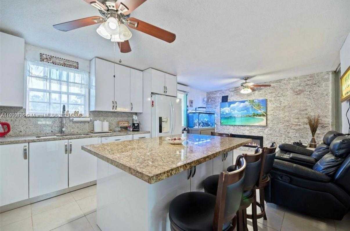 Small Image of 20235 SOUTH WEST 172ND AVE, Miami Number 16