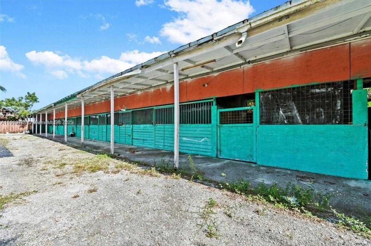 Small Image of 20235 SOUTH WEST 172ND AVE, Miami Number 2