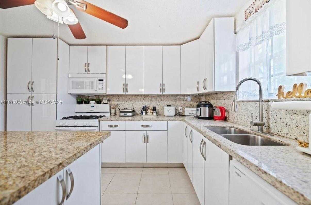 Small Image of 20235 SOUTH WEST 172ND AVE, Miami Number 20