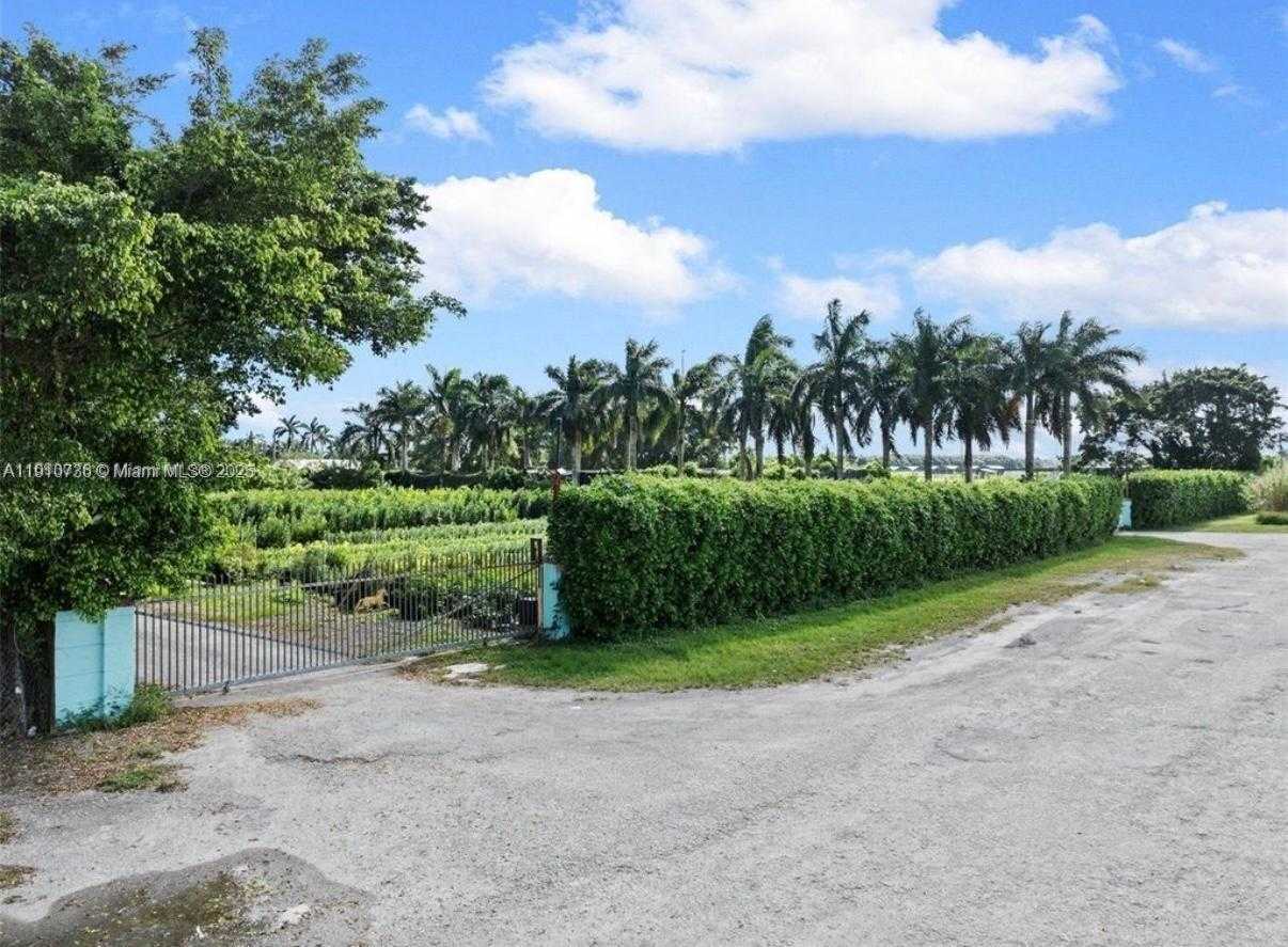 Small Image of 20235 SOUTH WEST 172ND AVE, Miami Number 25