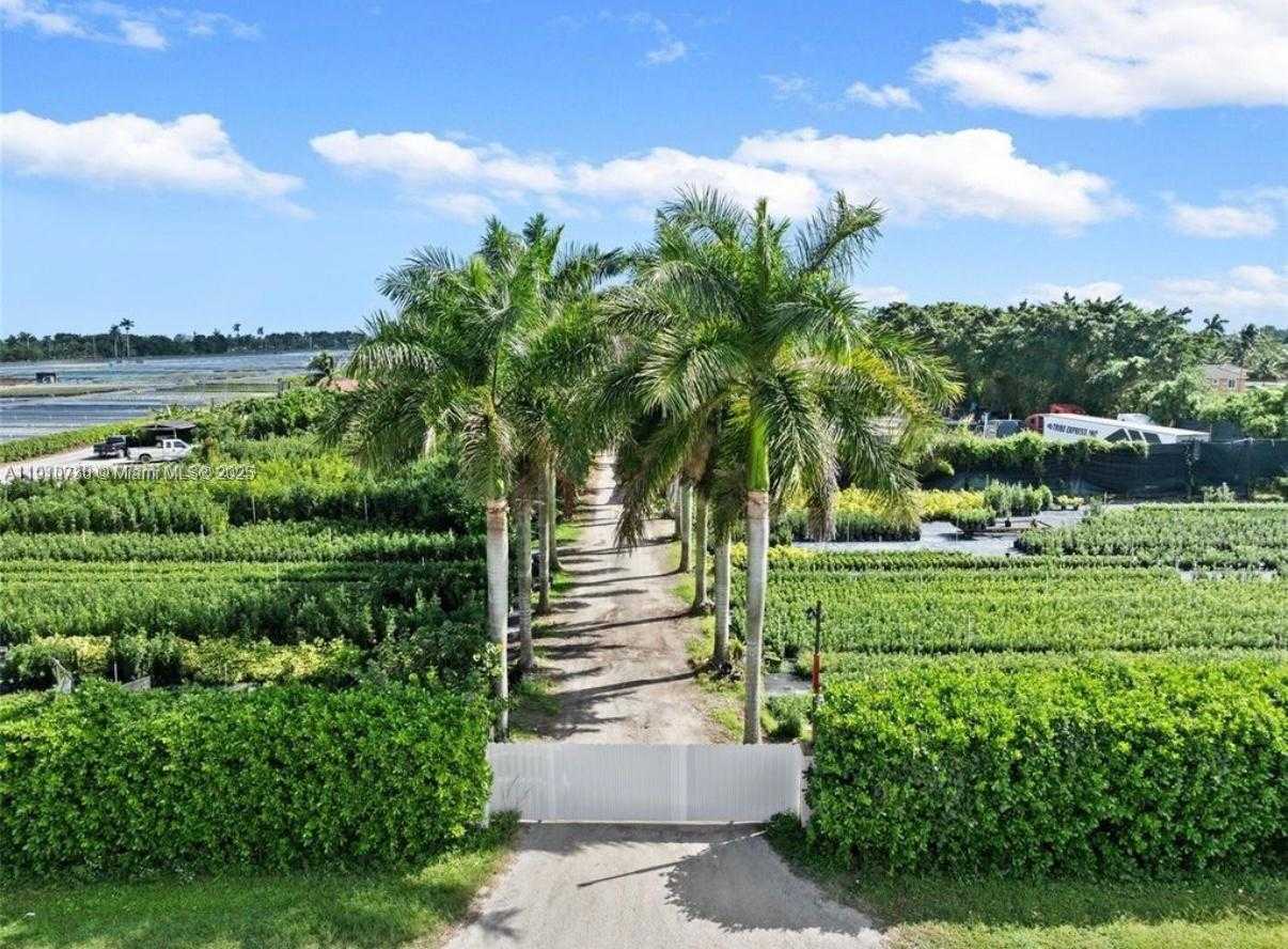 Small Image of 20235 SOUTH WEST 172ND AVE, Miami Number 3