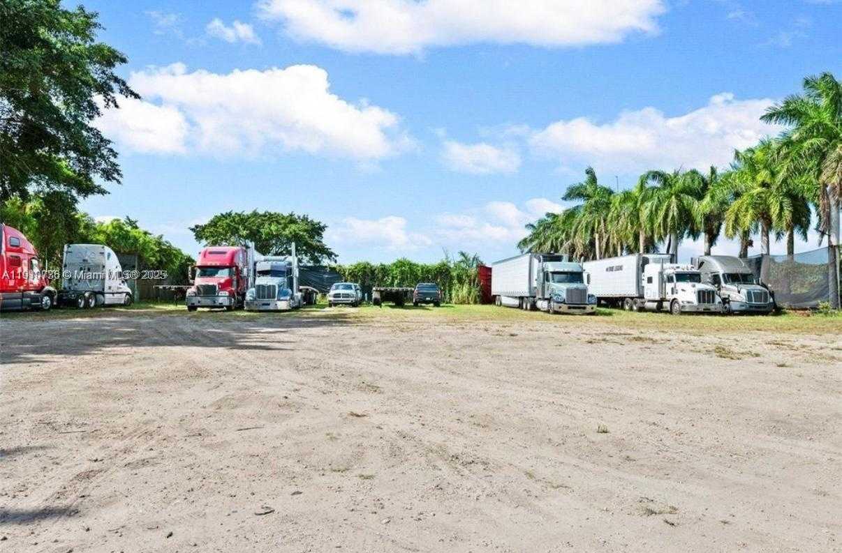 Small Image of 20235 SOUTH WEST 172ND AVE, Miami Number 5