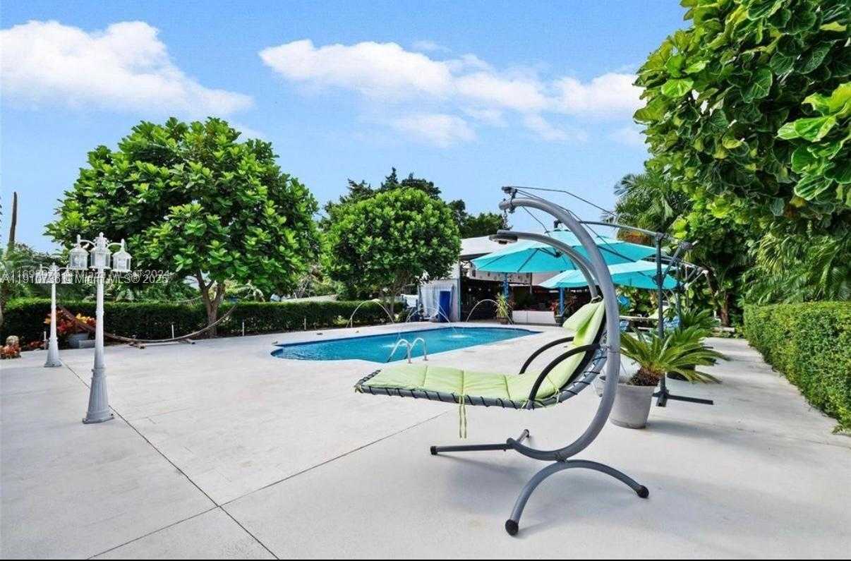 Small Image of 20235 SOUTH WEST 172ND AVE, Miami Number 9