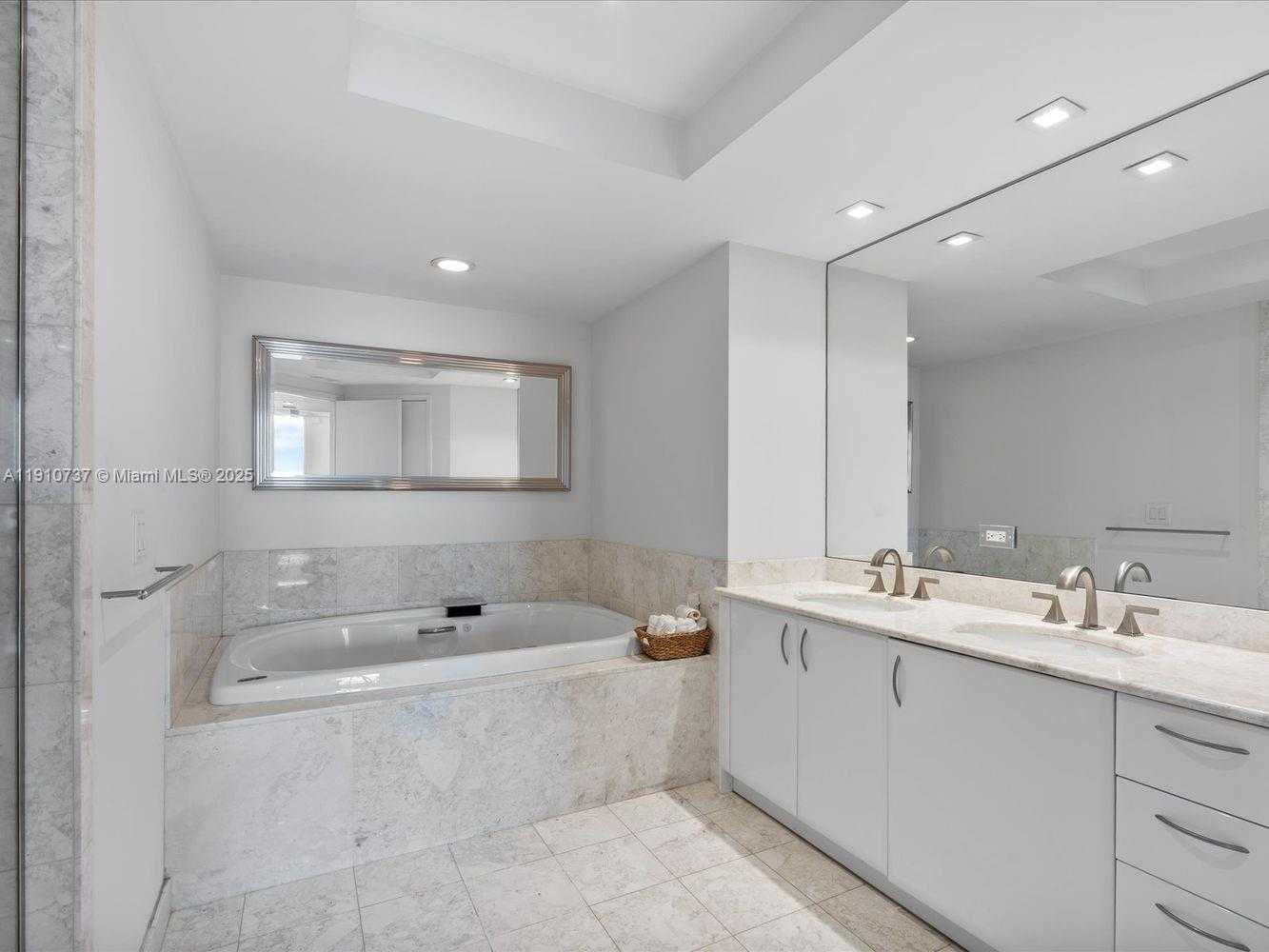 Small Image of 1331 BRICKELL BAY DR #1811, Miami Number 23