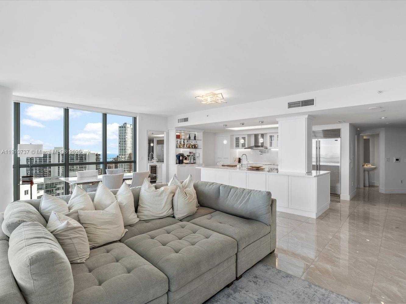 Small Image of 1331 BRICKELL BAY DR #1811, Miami Number 5