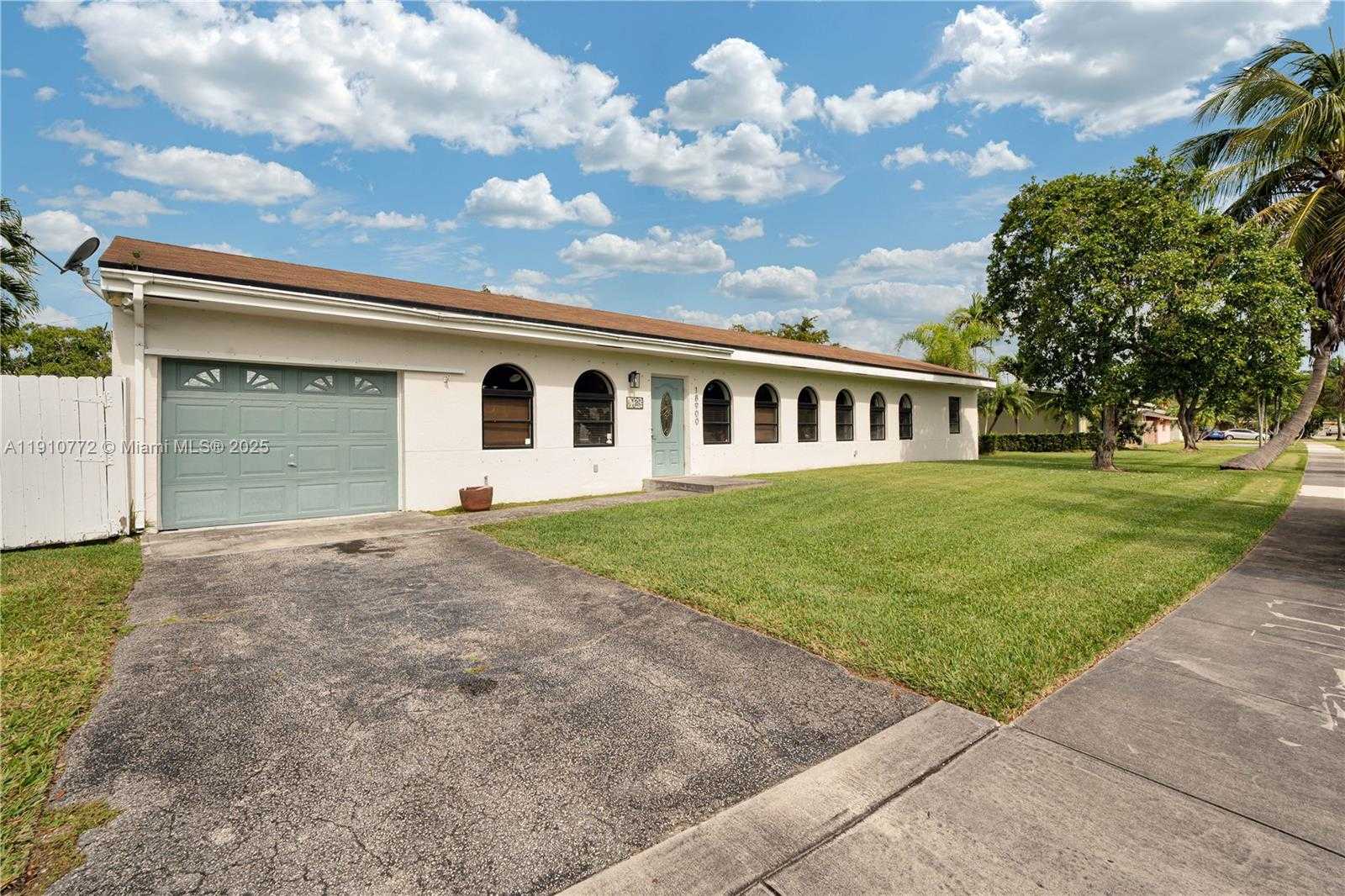 Small Image of 18900 BELVIEW DR, Cutler Bay Number 1