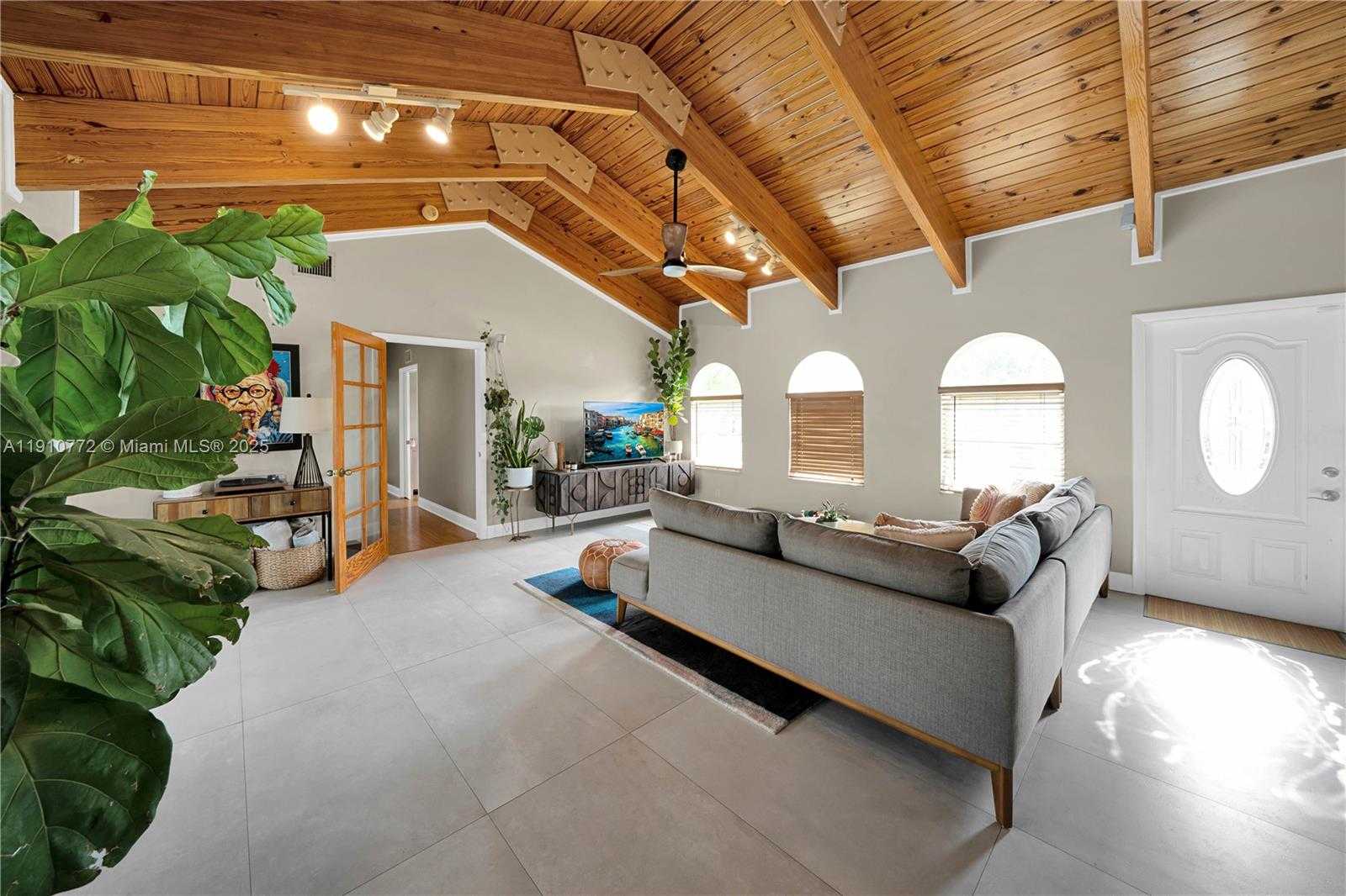 Small Image of 18900 BELVIEW DR, Cutler Bay Number 11