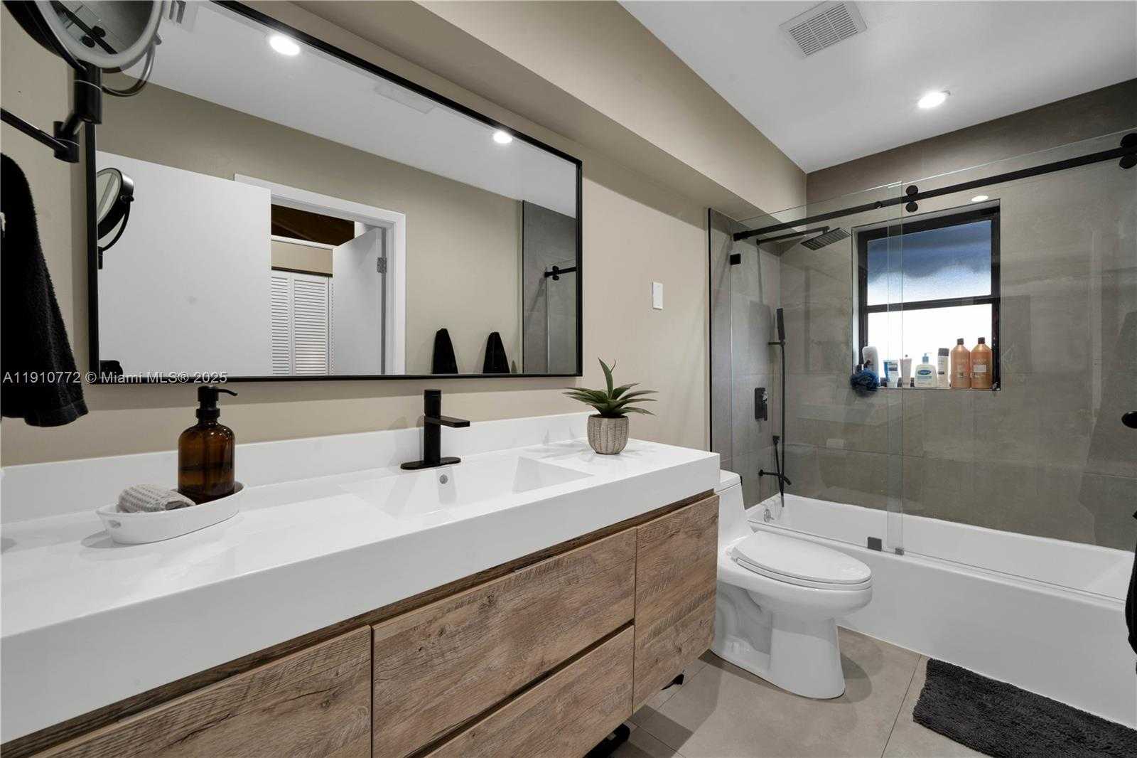 Small Image of 18900 BELVIEW DR, Cutler Bay Number 15