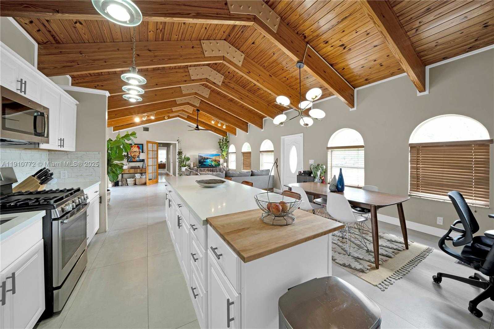 Small Image of 18900 BELVIEW DR, Cutler Bay Number 2