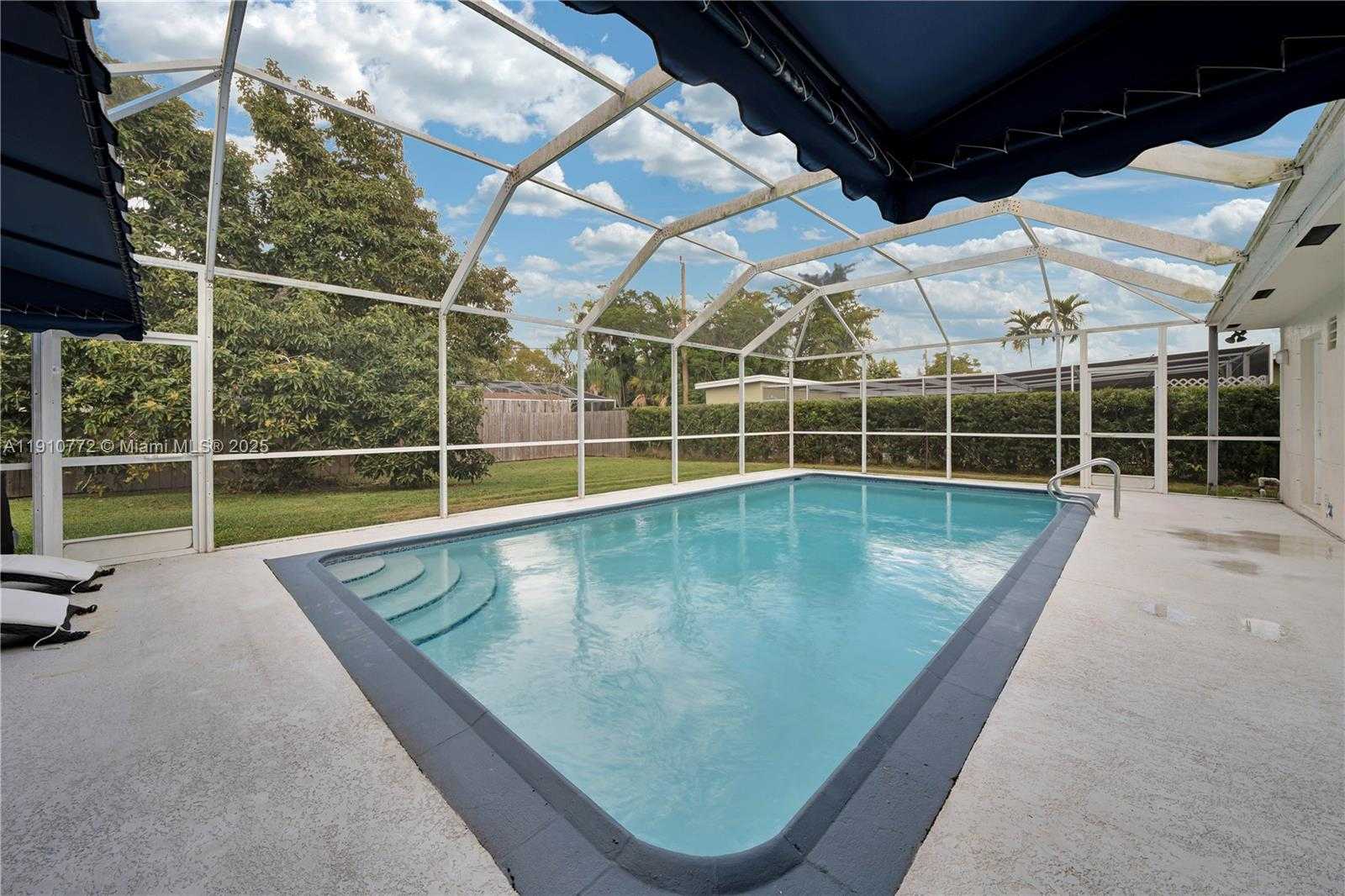 Small Image of 18900 BELVIEW DR, Cutler Bay Number 22