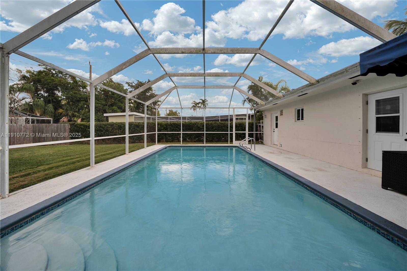 Small Image of 18900 BELVIEW DR, Cutler Bay Number 23