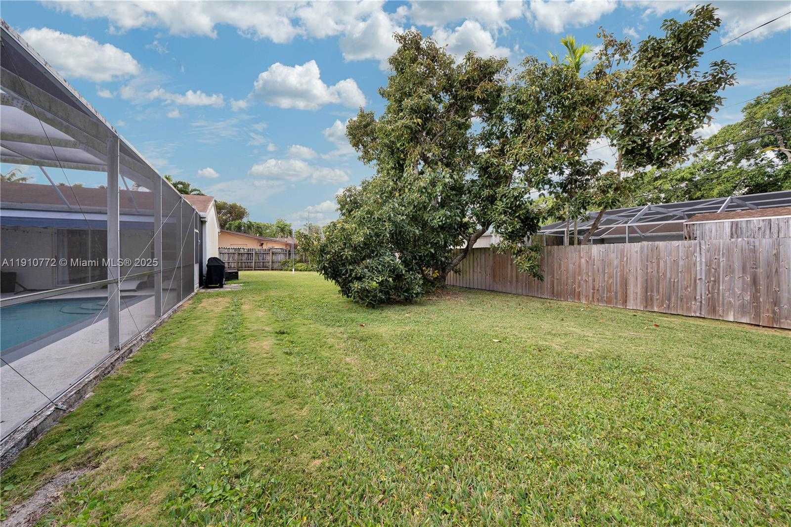 Small Image of 18900 BELVIEW DR, Cutler Bay Number 26