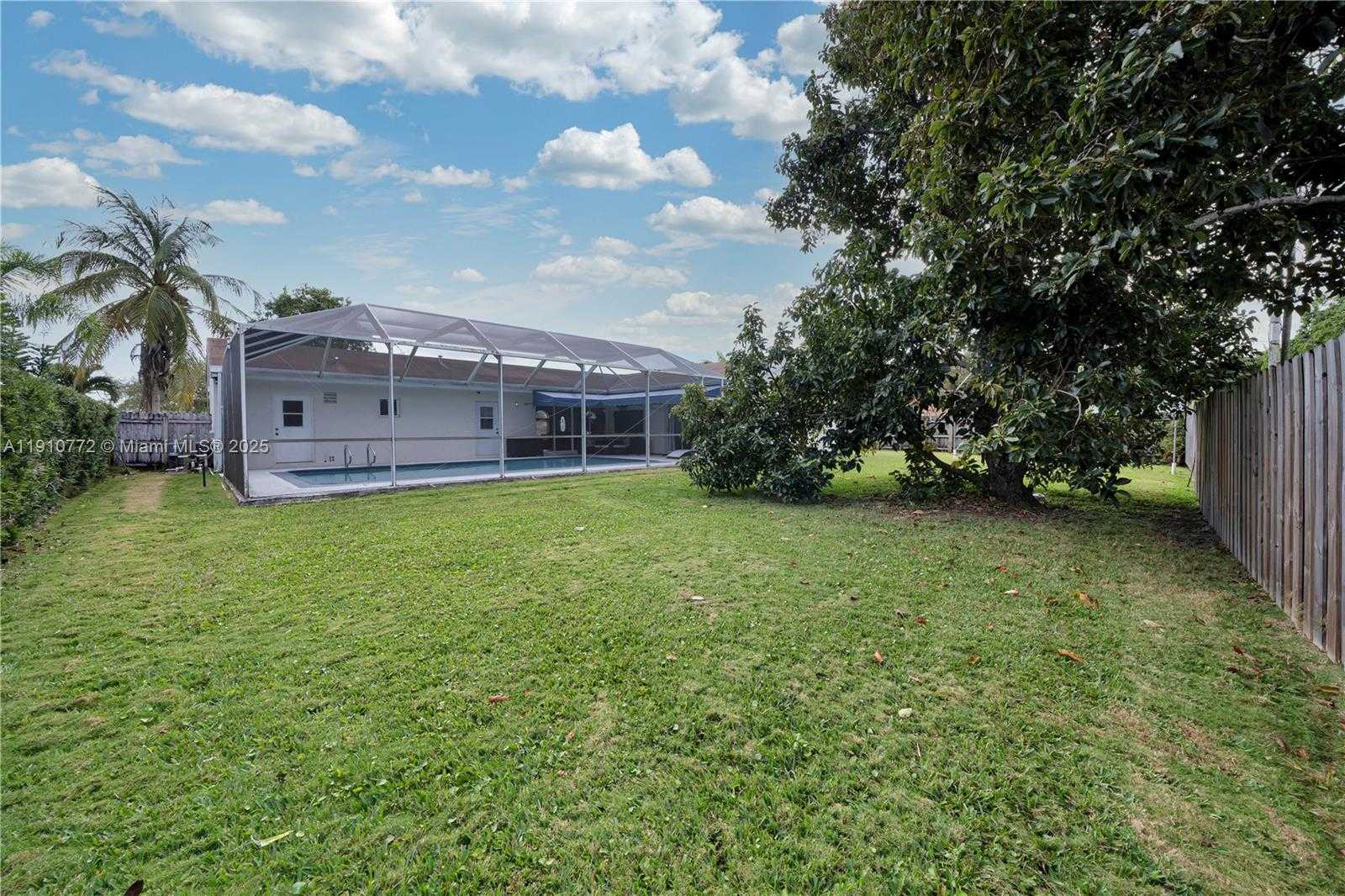 Small Image of 18900 BELVIEW DR, Cutler Bay Number 27