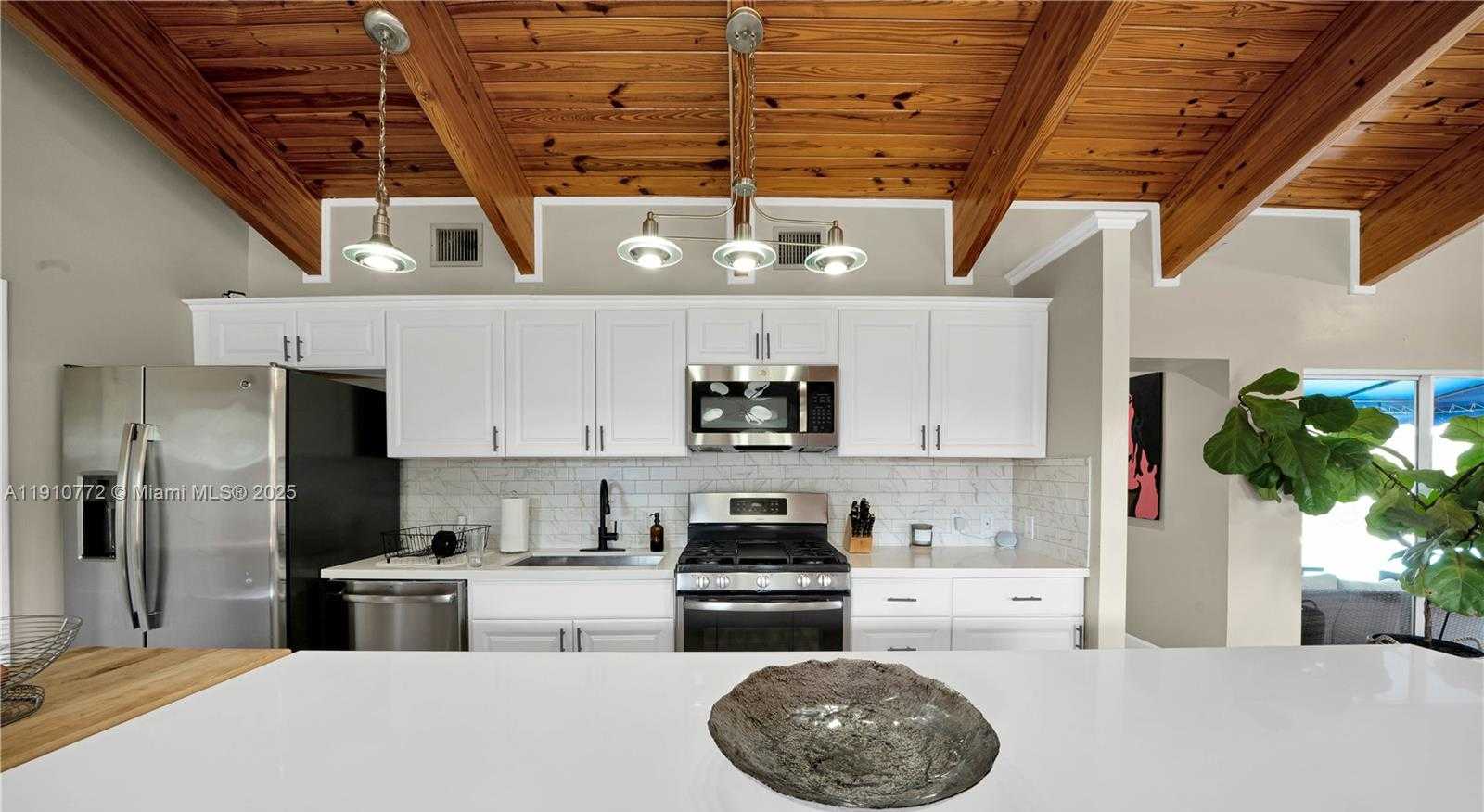 Small Image of 18900 BELVIEW DR, Cutler Bay Number 6