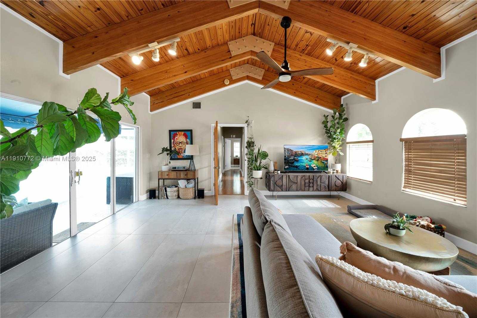 Small Image of 18900 BELVIEW DR, Cutler Bay Number 7