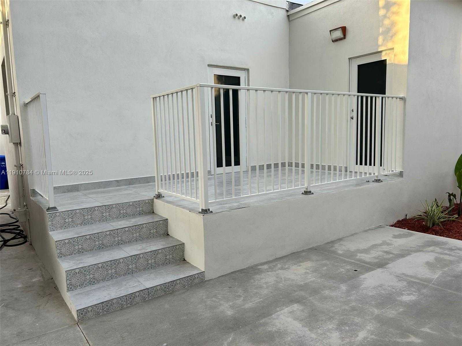 Small Image of 1670 SOUTH WEST 11TH TER #Front, Miami Number 14