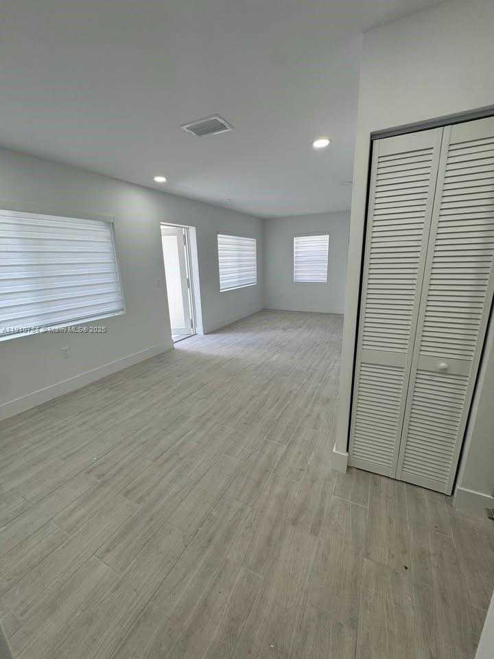 Small Image of 1670 SOUTH WEST 11TH TER #Front, Miami Number 17