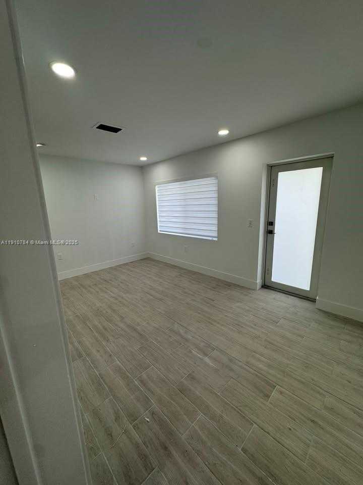 Small Image of 1670 SOUTH WEST 11TH TER #Front, Miami Number 18