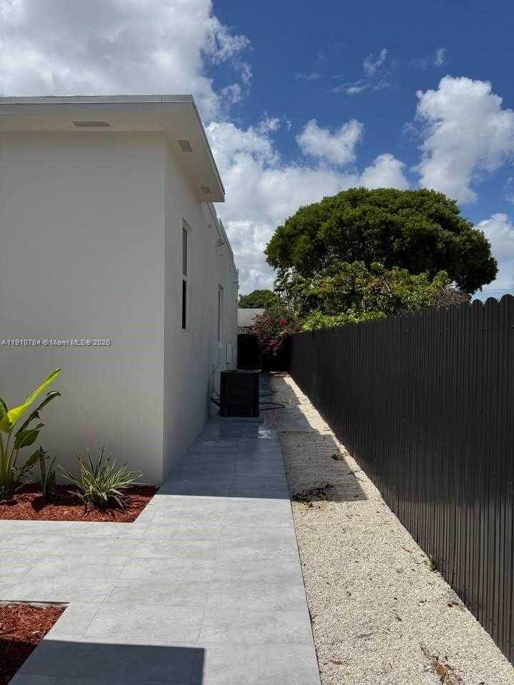 Small Image of 1670 SOUTH WEST 11TH TER #Front, Miami Number 6