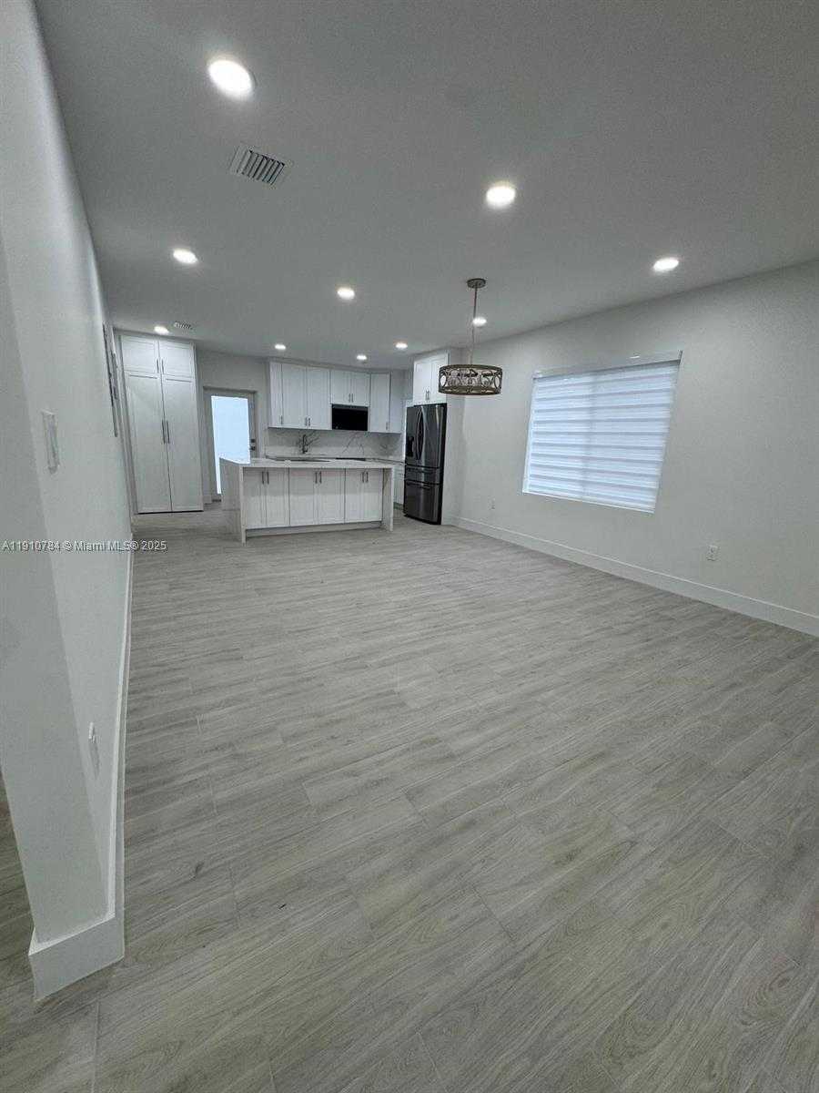 Small Image of 1670 SOUTH WEST 11TH TER #Front, Miami Number 7