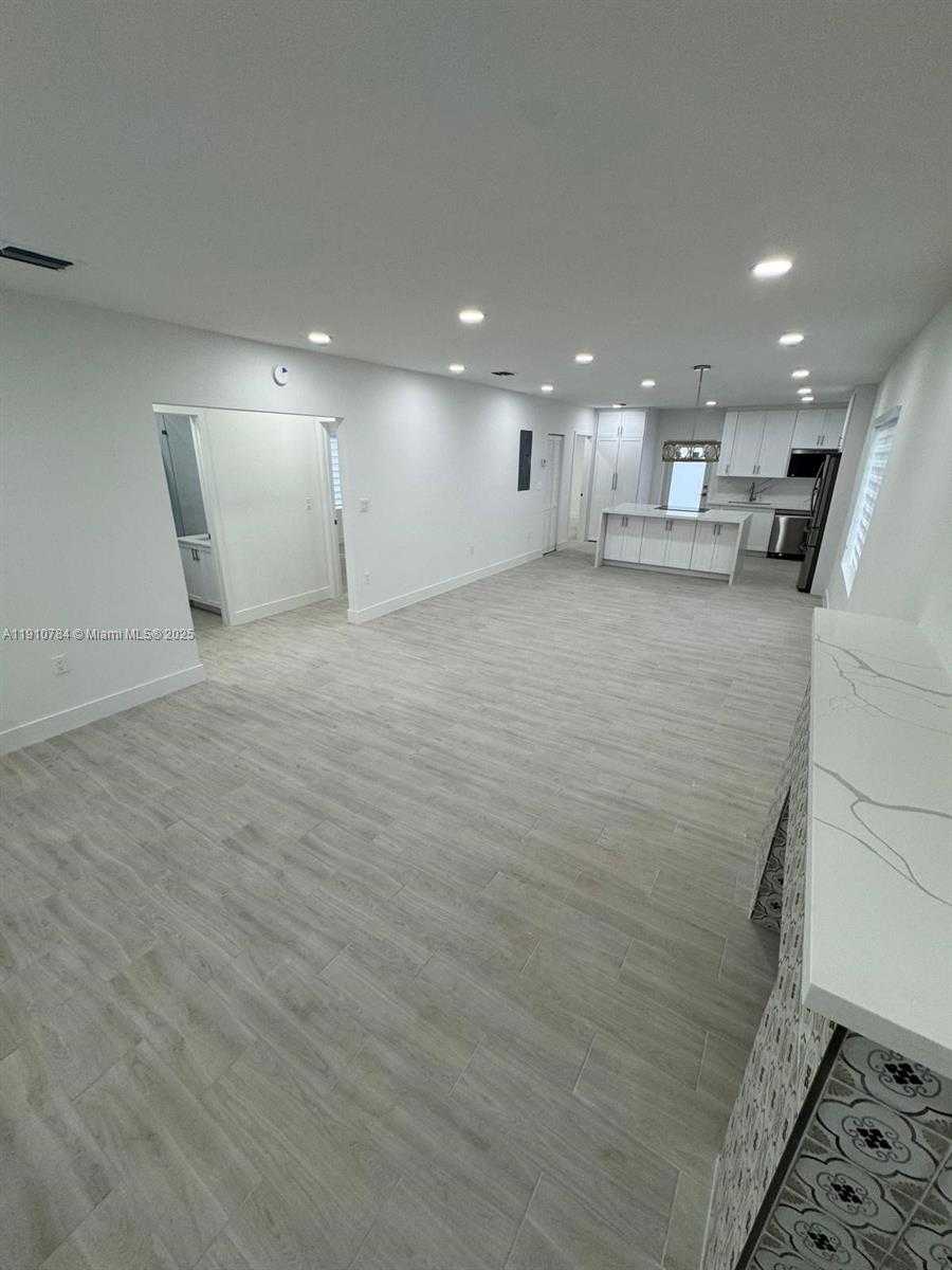 Small Image of 1670 SOUTH WEST 11TH TER #Front, Miami Number 9