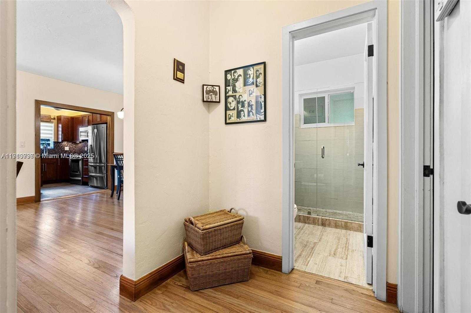 Small Image of 2431 OVERBROOK ST, Coconut Grove Number 17