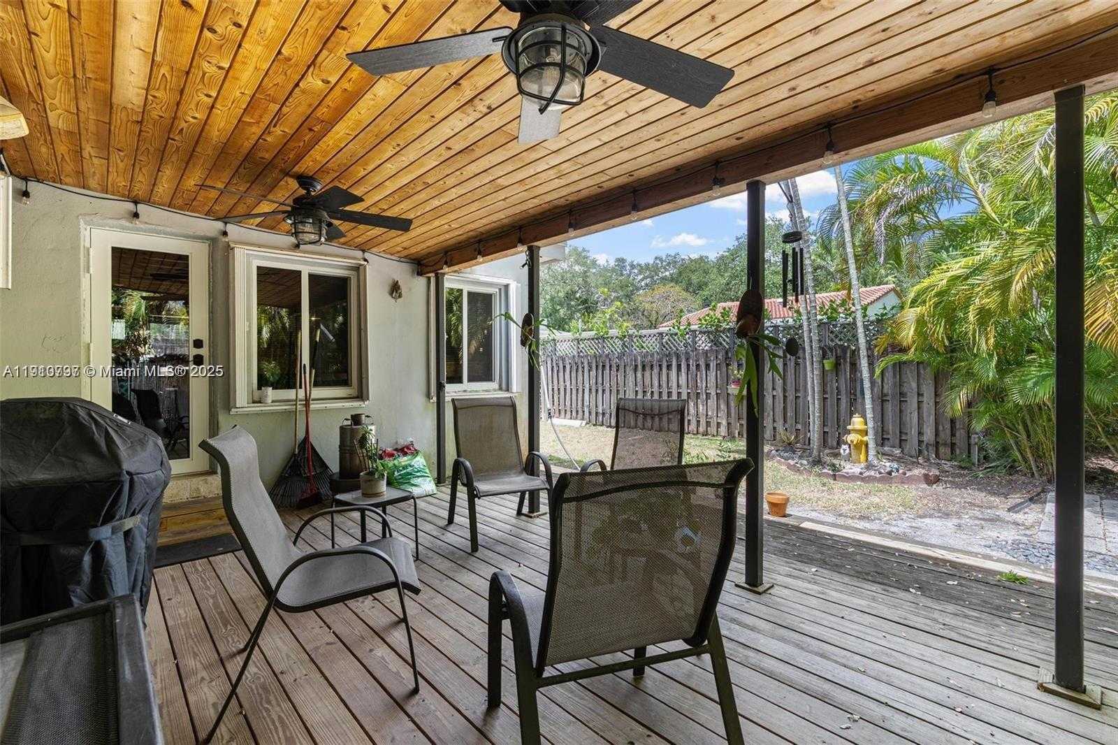 Small Image of 2431 OVERBROOK ST, Coconut Grove Number 19