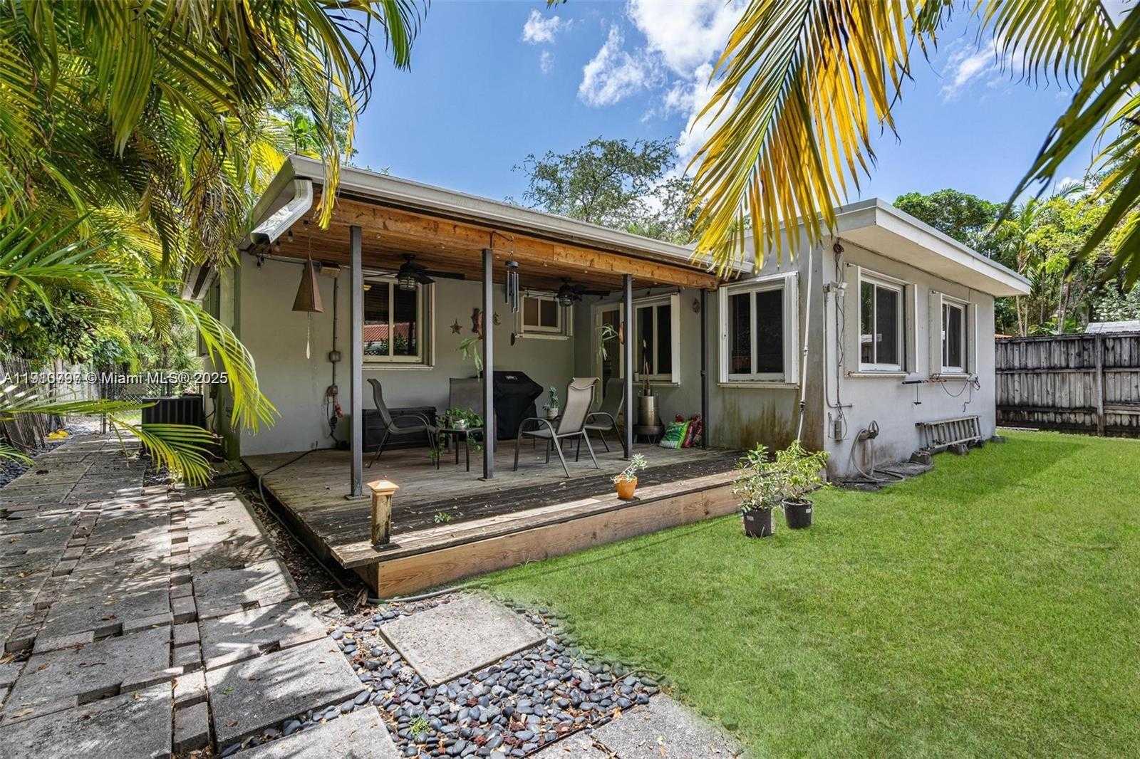 Small Image of 2431 OVERBROOK ST, Coconut Grove Number 20